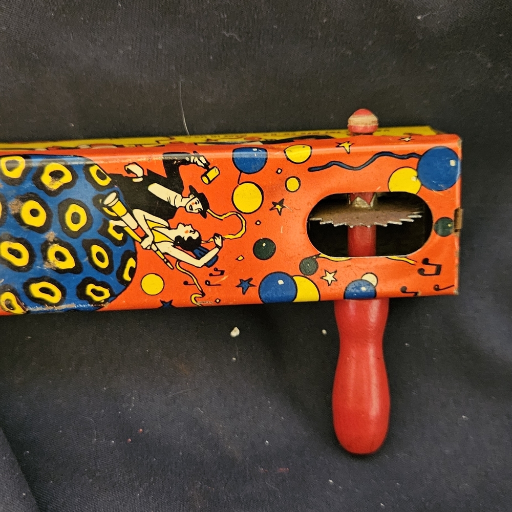 2 Metal noise/party makers